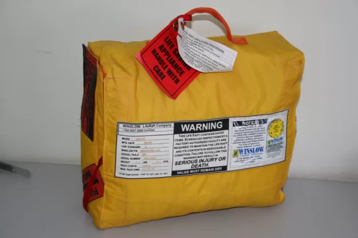Bote para 4 pessoas - Winslow Life Raft Company ( USADO)